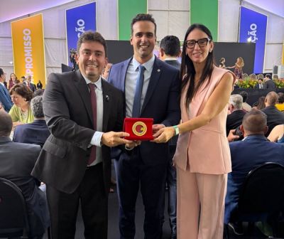 Prefeito Helder Carvalho recebe Selo Ouro do MEC por excelência na alfabetização de Sousa
